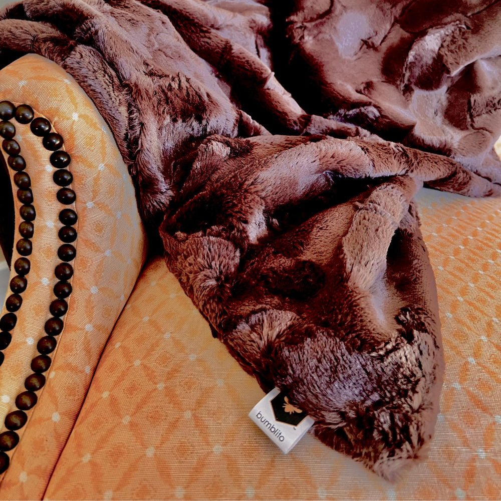 Bee Luxe Plush Blanket - Chocolate
