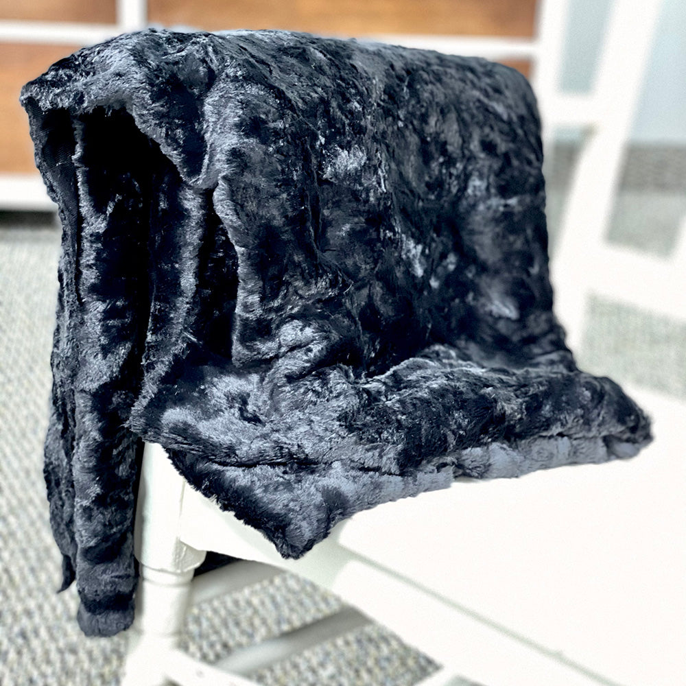 Everyday Bee Luxe Blanket Plush - Black