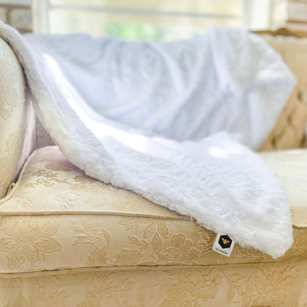 Bee Luxe Plush Blanket - Snowflake