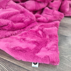 Baby Bee Luxe Blanket Plush - Magenta