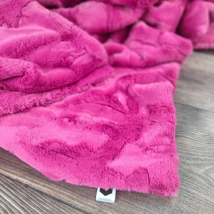 Bee Luxe Plush Blanket - Magenta