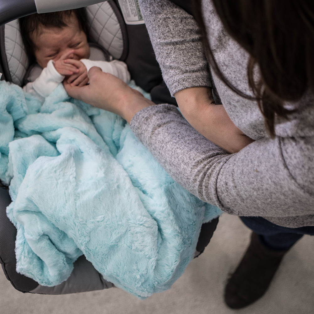 bumblito - baby bee luxe plush blanket - Salt Water color - blue and green color blanket - baby blanket - toddler blanket