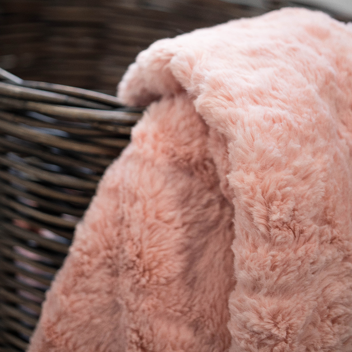 bumblito - Bee Luxe Plush Blanket - Blossom Pink Blanket - luxury blanket - softest blanket