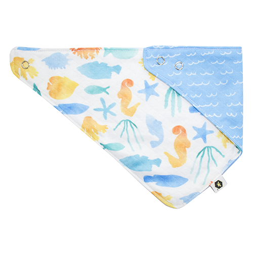 Soft organic cotton offers an absorbent, stylish, fun bib in splash print