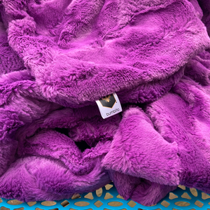 Bee Luxe Plush Blanket - Pansy